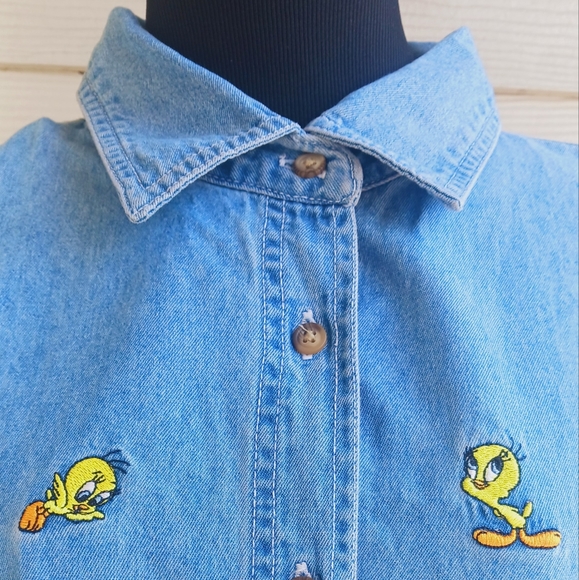 💥Plus size💥Looney Tunes tweety sleeveless denim top - Picture 6 of 8